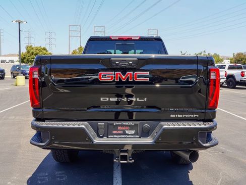 New 2026 GMC Sierra 2500 Denali w/ Denali Reserve Package AWD/4WD image 9