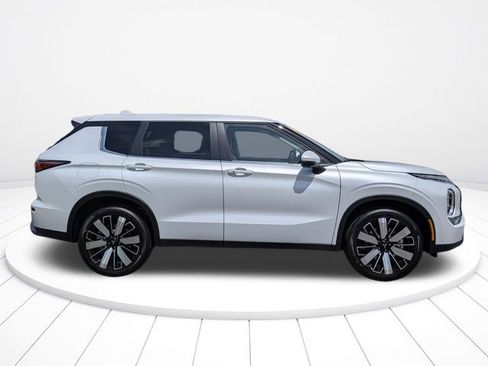 New 2026 Mitsubishi Outlander SE FWD image 2