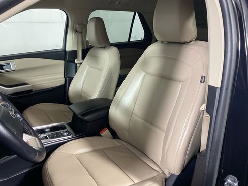 Used 2021 Ford Explorer XLT w/ Equipment Group 202A image 12