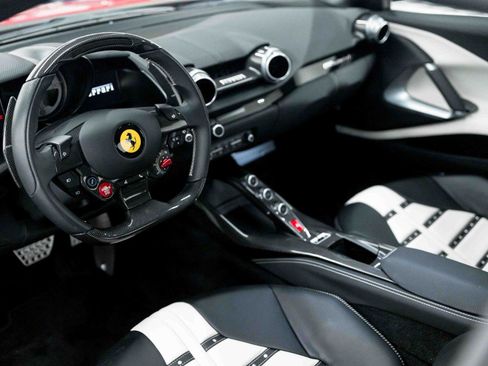 Used 2018 Ferrari 812 Superfast RWD image 2