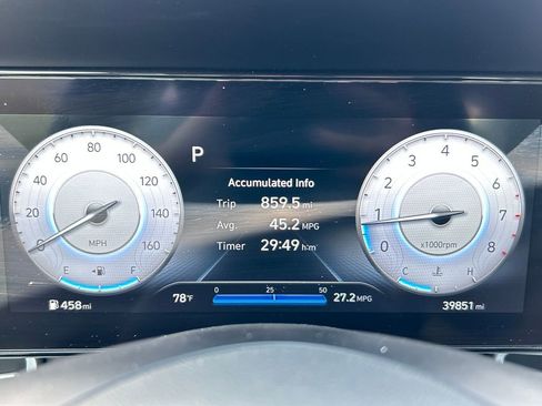 Used 2022 Hyundai Elantra Limited w/ Preferred Accessory Package FWD image 11