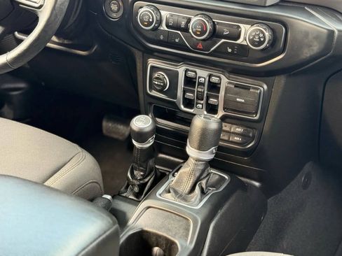 Used 2019 Jeep Wrangler Unlimited Sport S AWD/4WD image 35