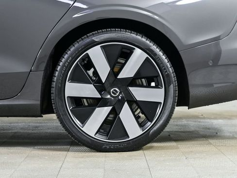 Certified 2025 Volvo S60 T8 Ultra AWD/4WD image 39