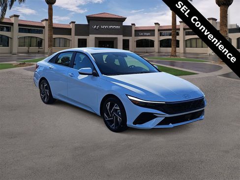 Used 2025 Hyundai Elantra SEL image 2