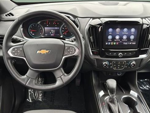 Used 2023 Chevrolet Traverse LT image 9