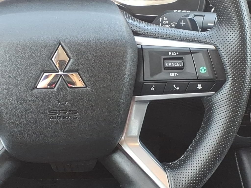 Used 2025 Mitsubishi Outlander SE AWD/4WD image 11