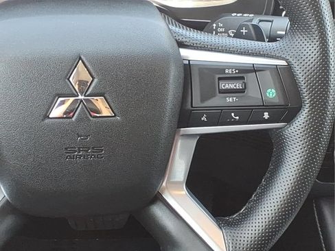 Used 2025 Mitsubishi Outlander SE AWD/4WD image 11