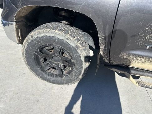 Used 2017 Toyota Tundra SR5 image 18