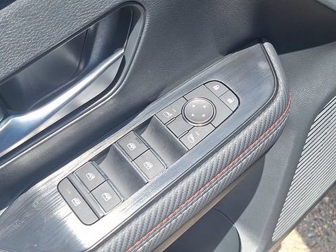 Certified 2025 Nissan Kicks SR FWD image 12