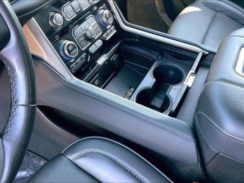 Used 2023 GMC Yukon Denali w/ Advanced Technology Package image 20