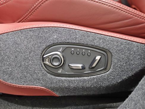 Used 2021 Aston Martin DBX image 34