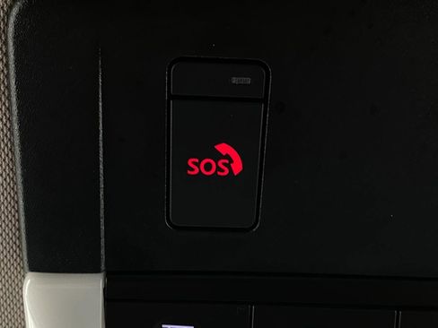 Used 2025 Nissan Rogue SV image 28