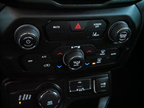 Used 2022 Jeep Renegade Latitude w/ Convenience Group image 21