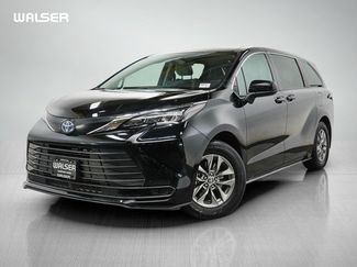 Used 2024 Toyota Sienna LE AWD/4WD video 1