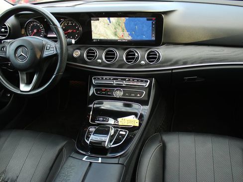 Used 2017 Mercedes-Benz E 300 image 41