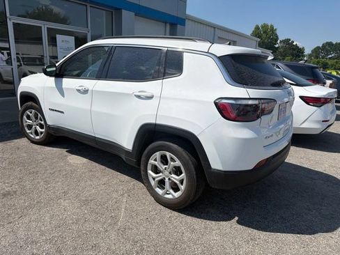 Used 2024 Jeep Compass Latitude AWD/4WD image 3