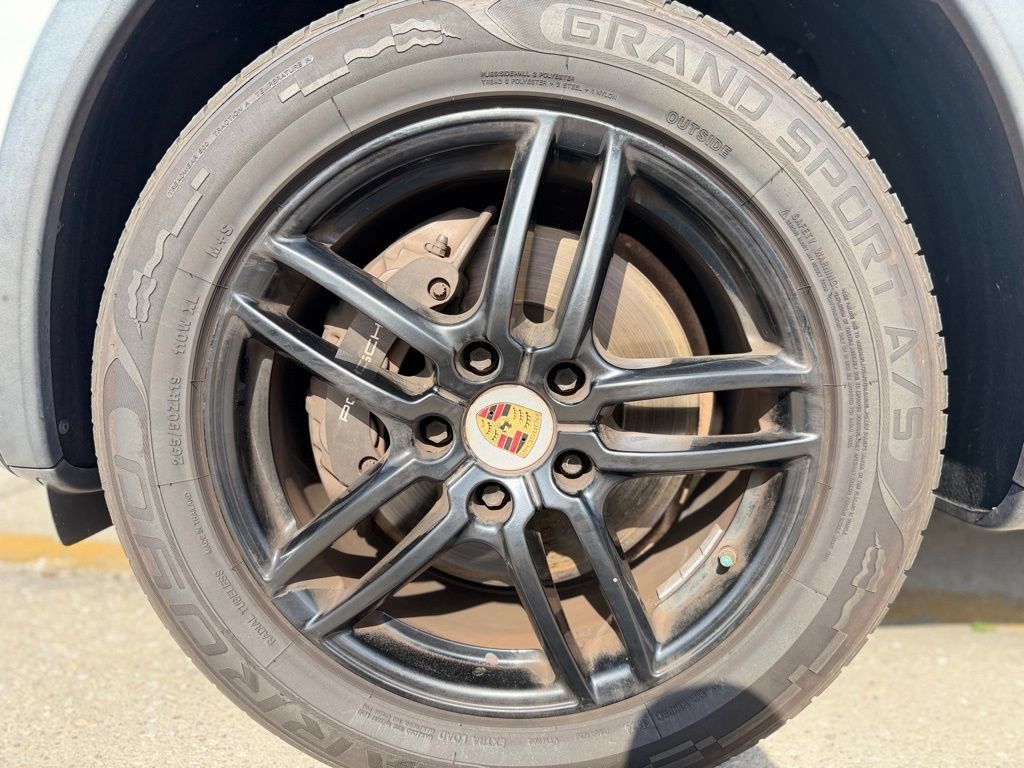 Used 2017 Porsche Cayenne AWD/4WD image 9