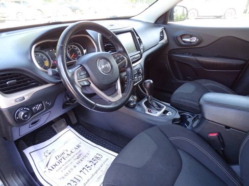 Used 2016 Jeep Cherokee 4WD Latitude w/ Comfort & Convenience Group image 14