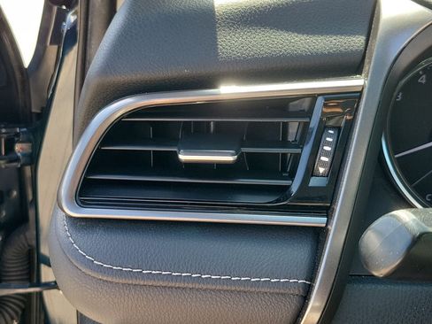 Used 2020 Toyota Camry SE FWD image 31