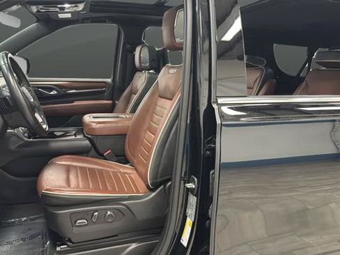 Used 2023 GMC Yukon XL Denali Ultimate AWD/4WD image 9