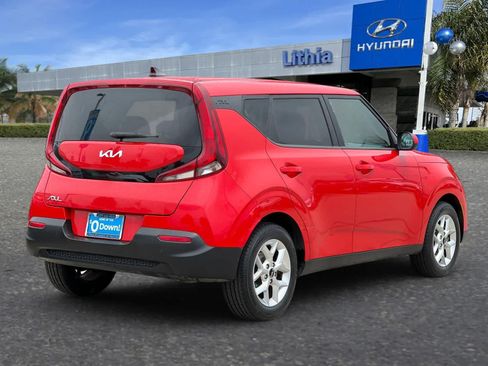 Used 2022 Kia Soul LX w/ Technology Package FWD image 3