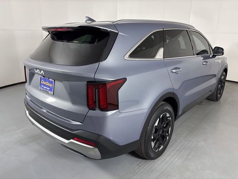 Used 2024 Kia Sorento S FWD image 8