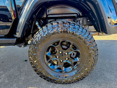 Used 2023 Jeep Gladiator Willys image 14