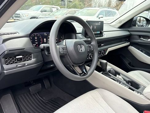 Used 2025 Honda Accord SE image 10