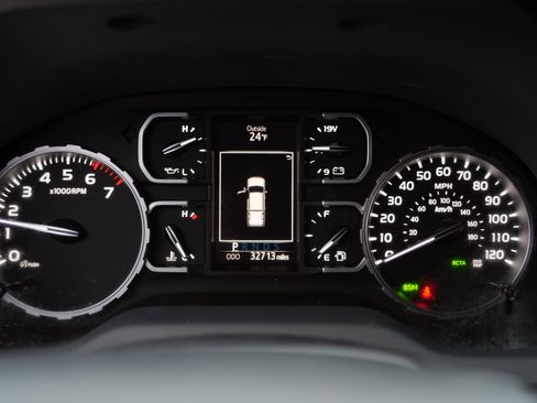 Used 2018 Toyota Tundra Limited w/ Limited Premium Package image 28