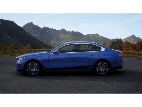 New 2026 BMW 530i xDrive w/ Premium Package image 4