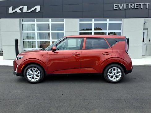 Certified 2024 Kia Soul LX w/ Option Group 015 FWD image 4