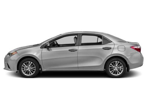 Used 2015 Toyota Corolla LE FWD image 3