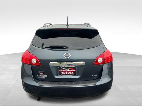 Used 2014 Nissan Rogue S w/ Convenience Package AWD/4WD image 4