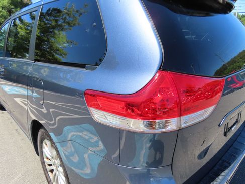 Used 2014 Toyota Sienna XLE FWD image 10