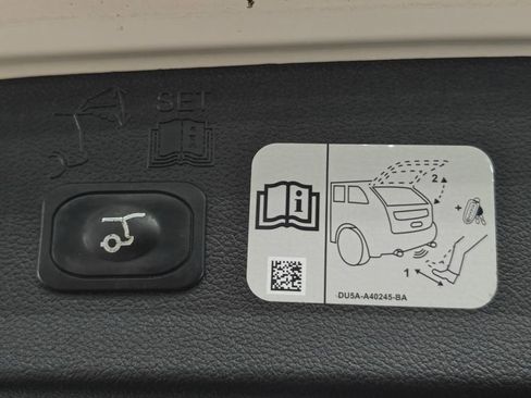 Used 2017 Ford Escape Titanium w/ Equipment Group 301A AWD/4WD image 35
