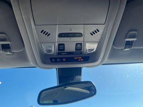 Used 2022 Chevrolet Equinox Premier image 6