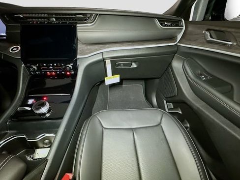 New 2025 Jeep Grand Cherokee Limited w/ Luxury Tech Group II image 26