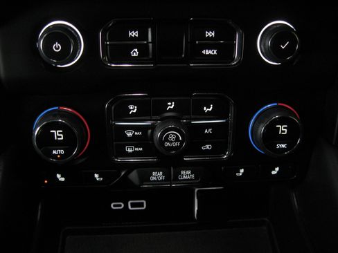 Used 2023 Chevrolet Tahoe LT w/ LT Signature Plus Package image 18