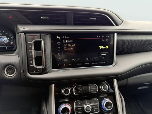 Used 2024 GMC Yukon XL Denali w/ Advanced Technology Package image 27