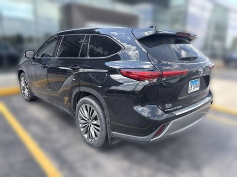 Used 2020 Toyota Highlander Platinum AWD/4WD image 3