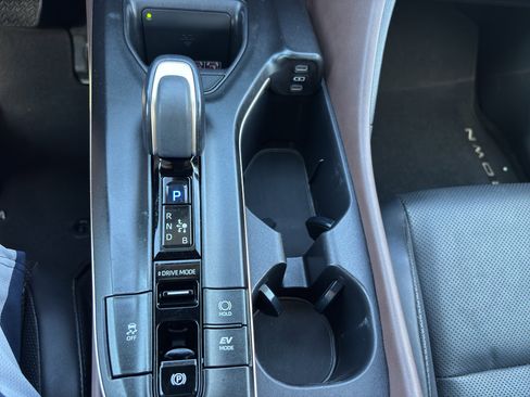 Used 2023 Toyota Crown Limited image 18