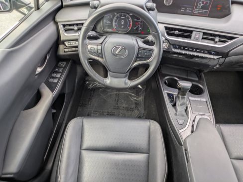 Used 2021 Lexus UX 200 w/ Accessory Package (Z1) image 4