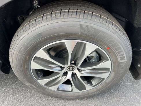 New 2025 Toyota Highlander XLE FWD image 20