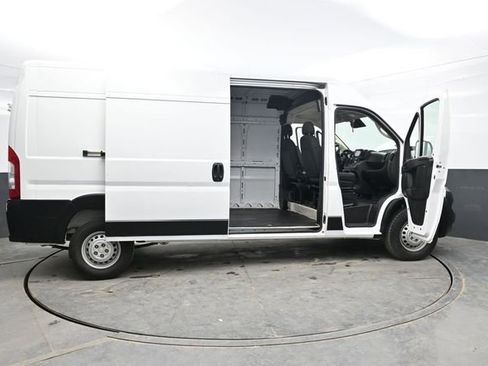 Used 2025 RAM ProMaster 2500 w/ Convenience Group image 45