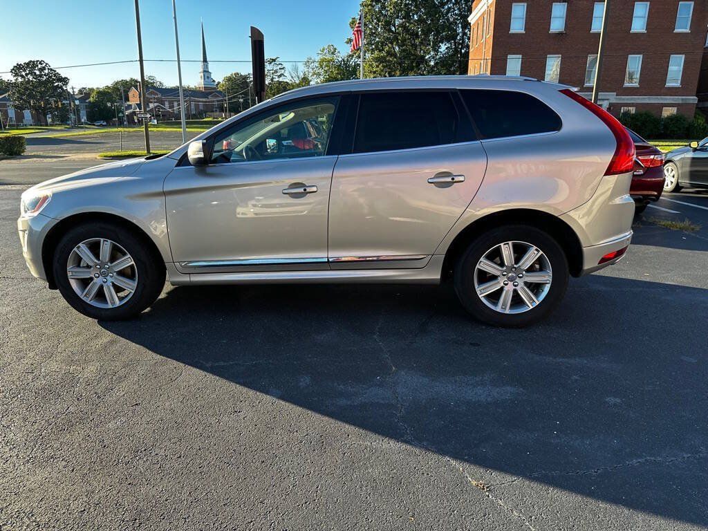 Used 2017 Volvo XC60 T5 Inscription w/ Preferred Option Package FWD image 4