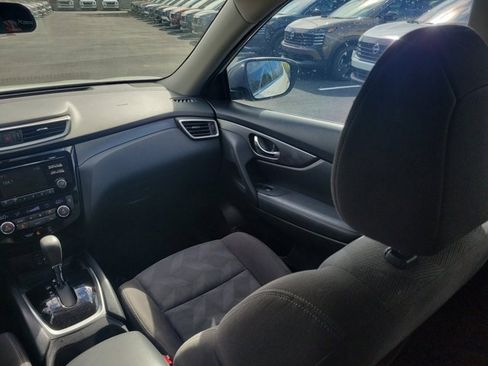 Used 2016 Nissan Rogue SV image 16