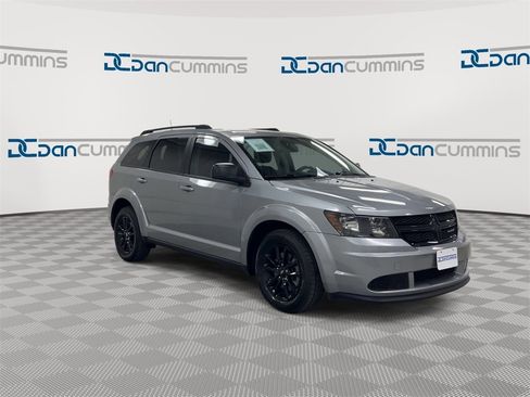 Used 2020 Dodge Journey SE w/ SE Popular Equipment Group image 2