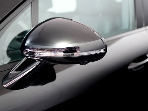 Certified 2025 Porsche Macan image 28