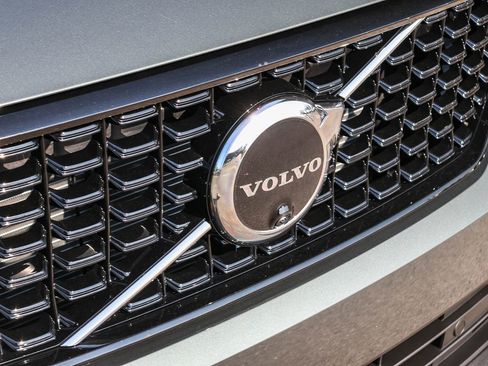 New 2026 Volvo XC40 B4 Plus w/ Climate Package image 16