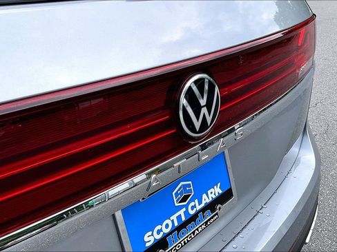 Used 2025 Volkswagen Atlas SE FWD image 23